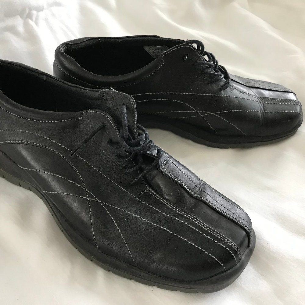 Black leather  tie shoe. European style. 8.5M